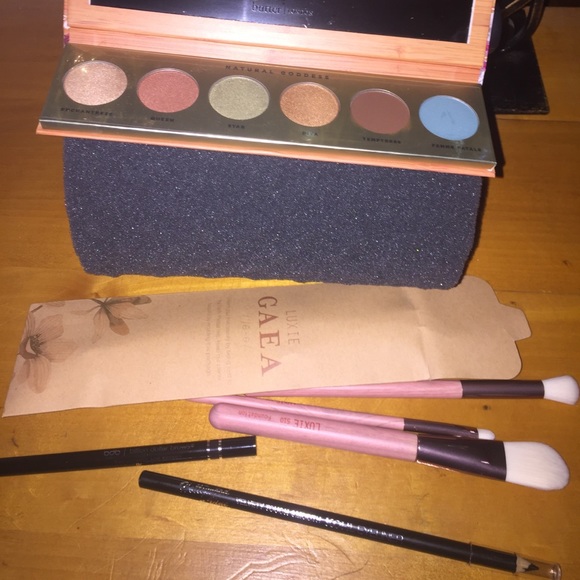 Makeup bundle - Picture 2 of 6